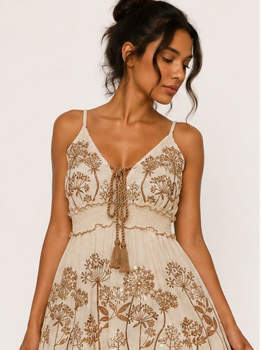 Vestido Curto Boho Bordado com Lantejoulas — pormenor de textura