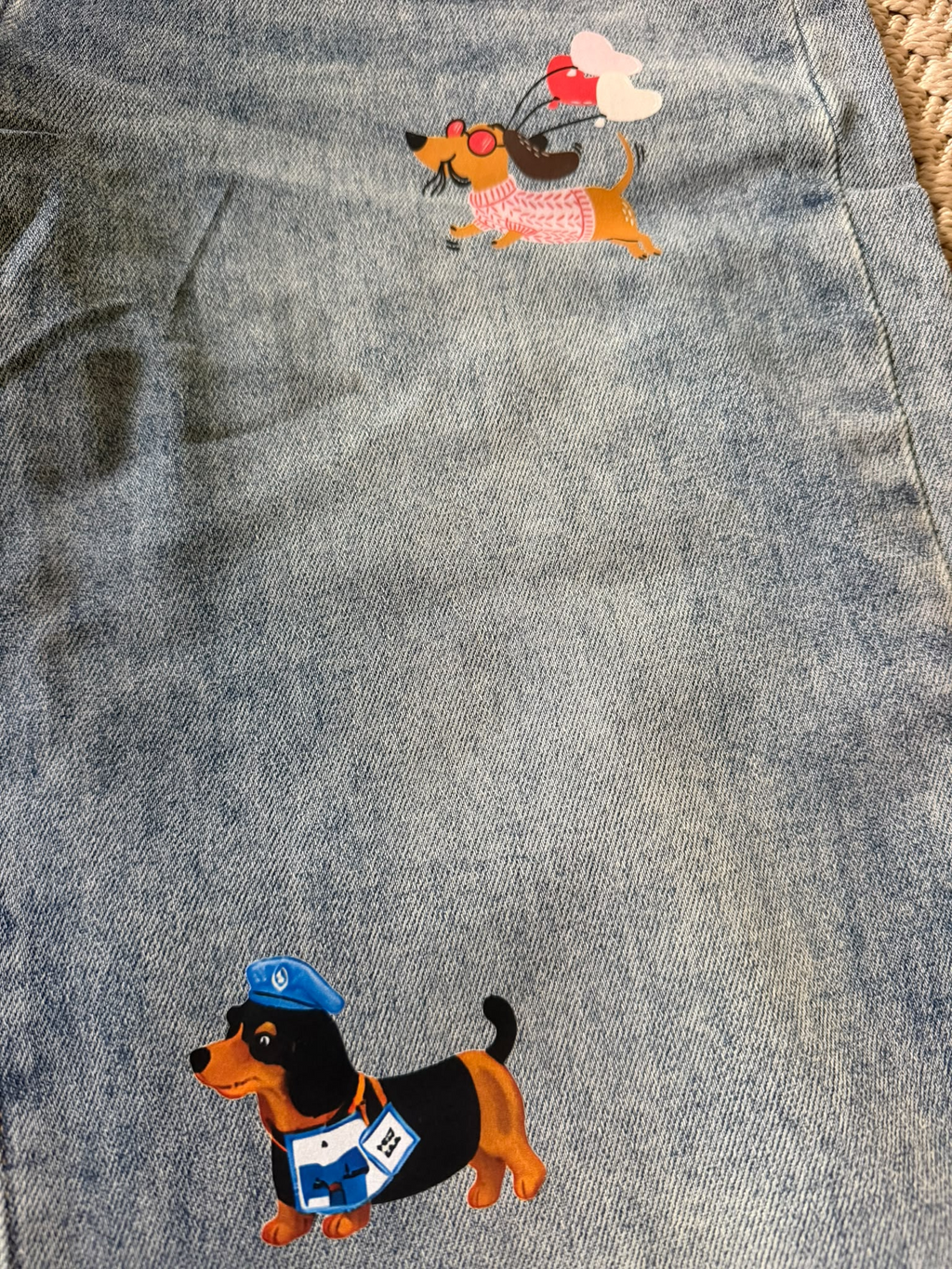 Calças Denim com Estampado de Cães