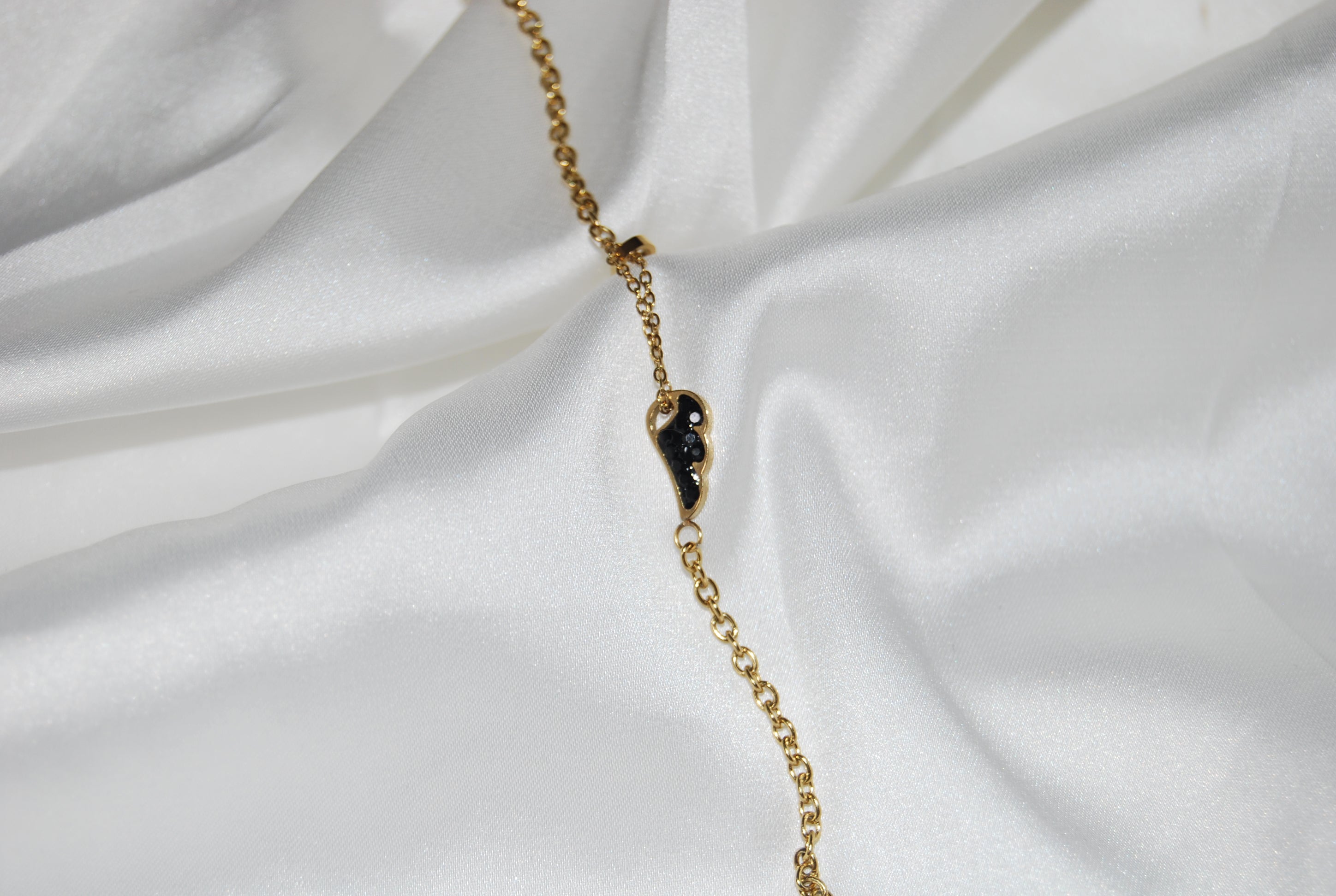 Pulseira com asas e zircónias pretas