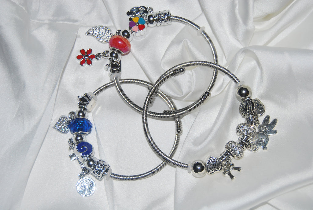 Pulseira de Berloques com Charms Coloridos