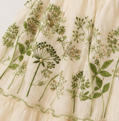 Vestido Curto Boho Bordado com Lantejoulas — silhueta e corte
