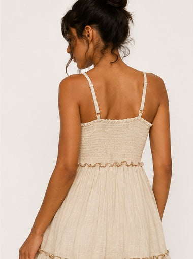 Vestido Curto Boho Bordado com Lantejoulas — perfil da peça