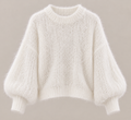 Camisola de malha oversize em ponto aberto branca, frente sem modelo, textura felpuda