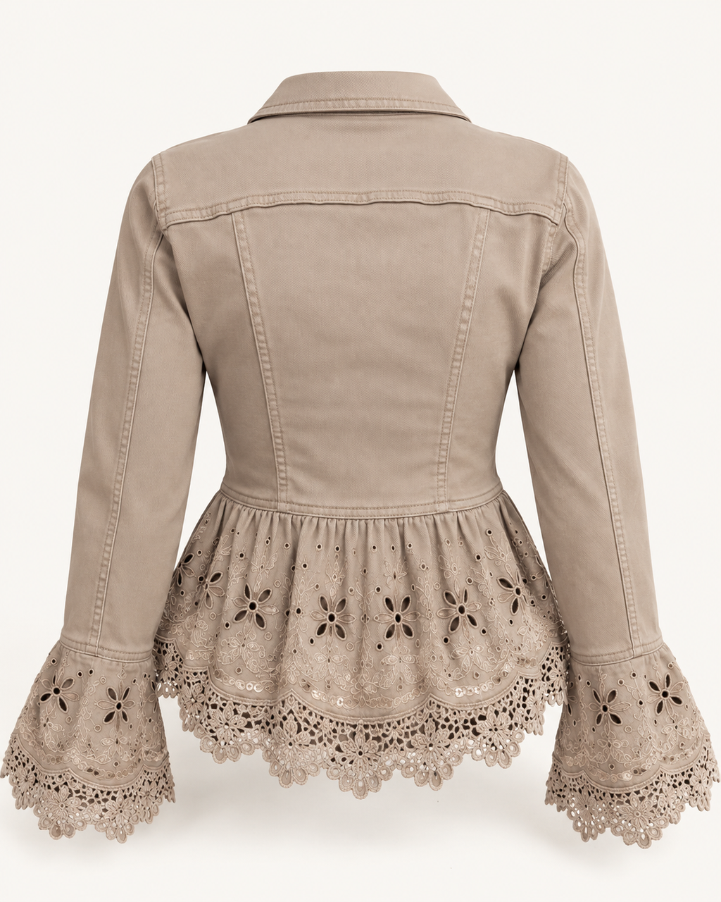Casaco bege com peplum franzido, vista da peça de costas