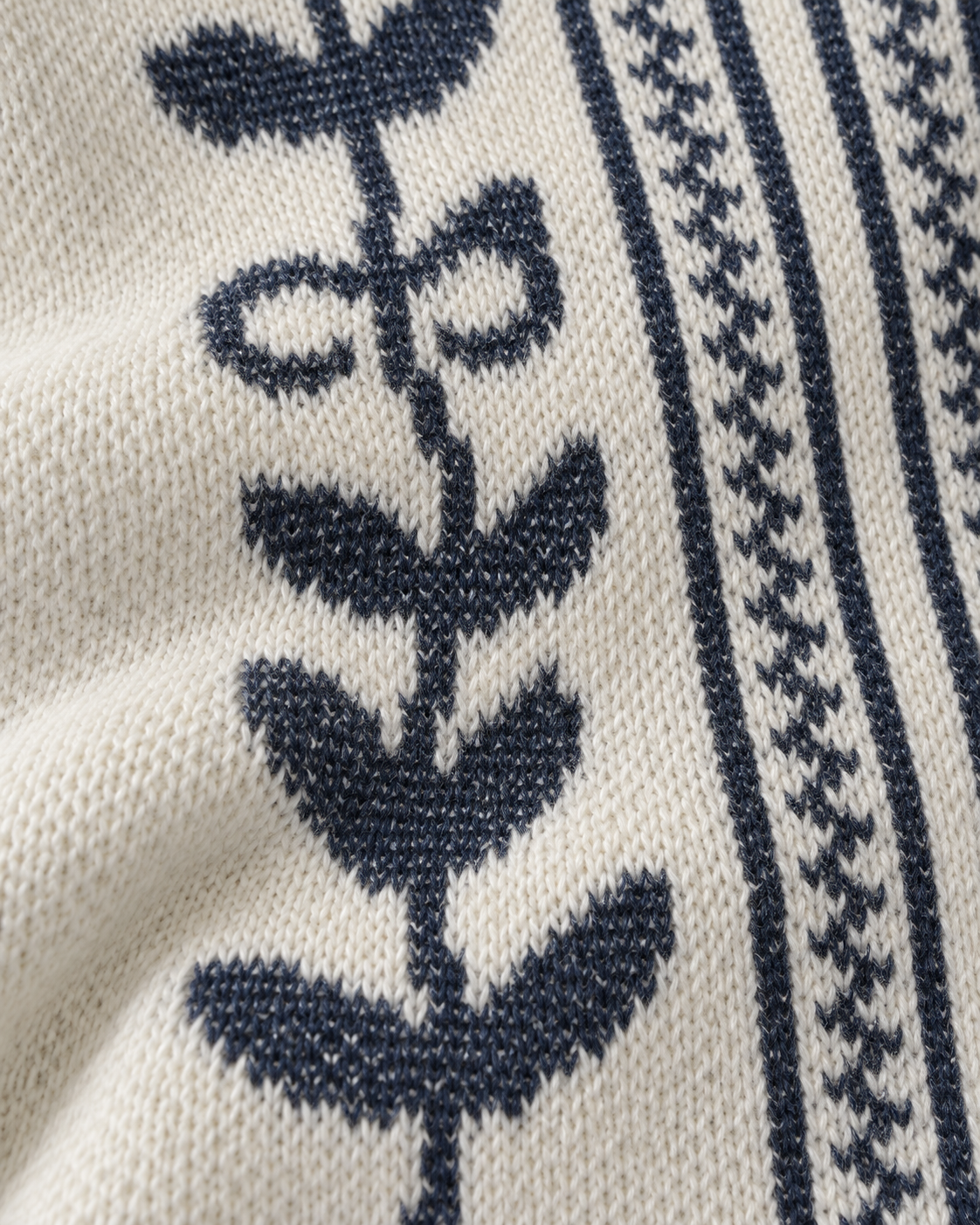 Camisola Cocco Rosso — Branco e azul — detalhe do desenho brilhante