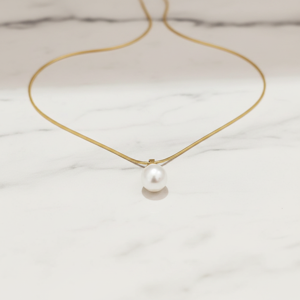 Colar Snake Dourado com Pendente de Pérola