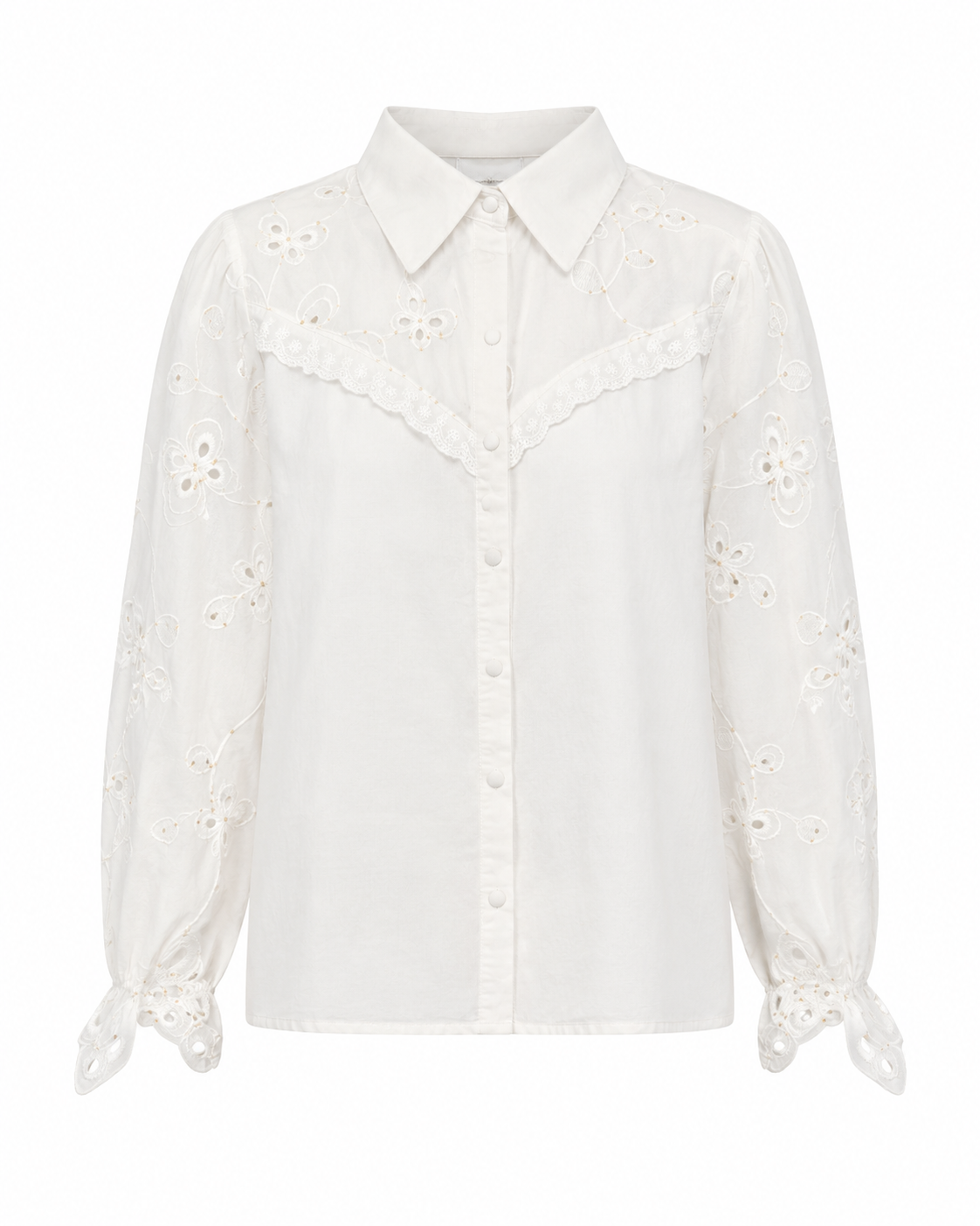 Camisa branca APM6 com gola clássica, botões frontais e bordado inglês