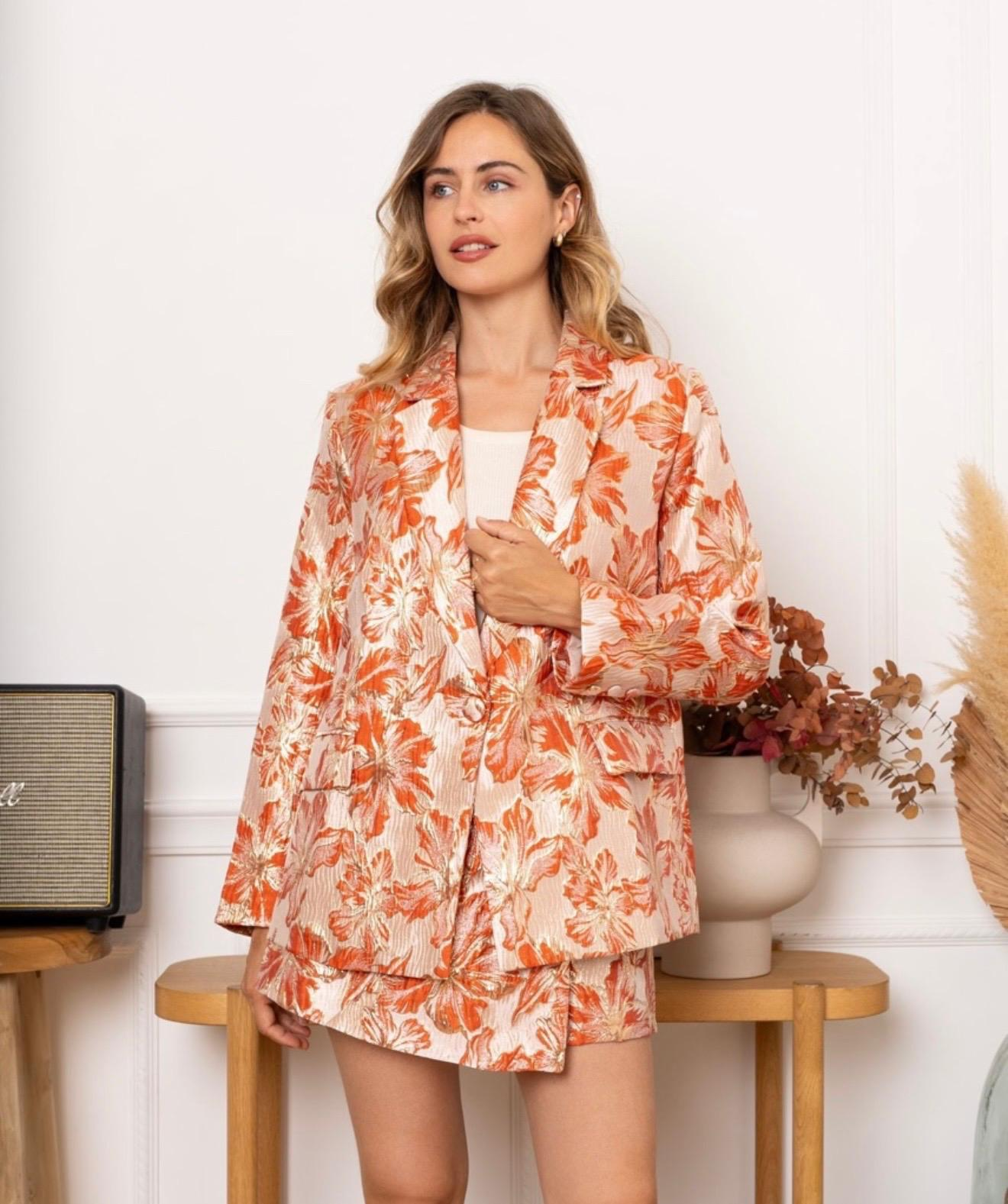 Conjunto Jacquard Rouge — modelo com blazer e saia