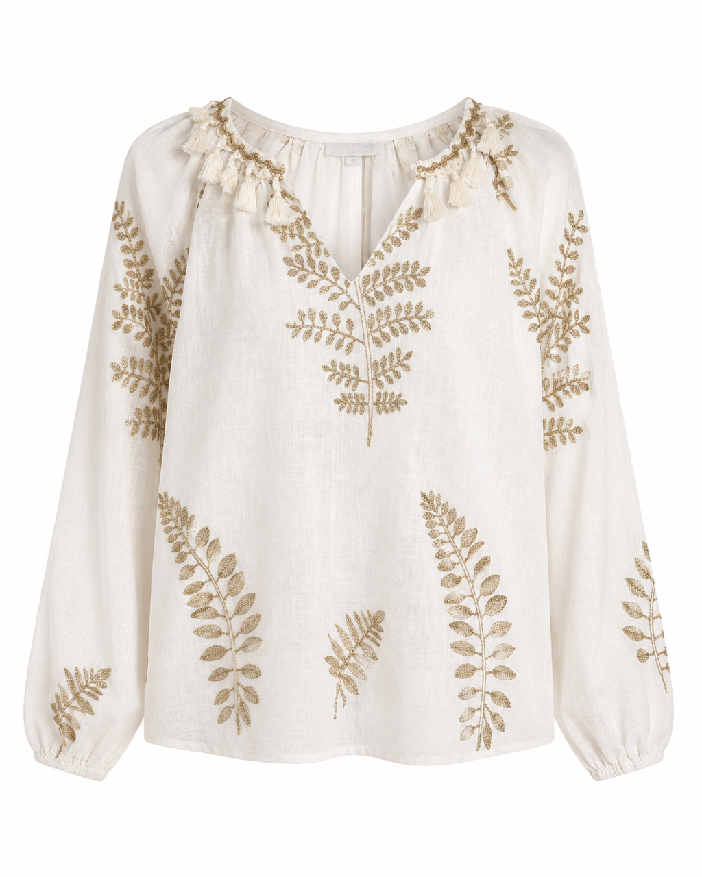 Blusa cru em tecido leve com bordado dourado de folhas e pompons na gola, vista de frente