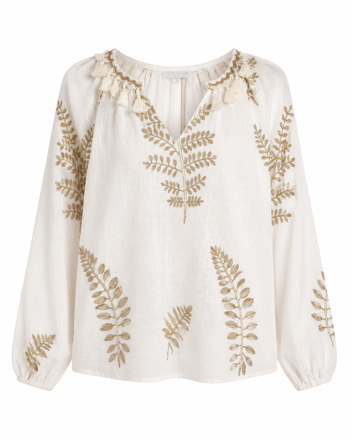 Blusa cru em tecido leve com bordado dourado de folhas e pompons na gola, vista de frente