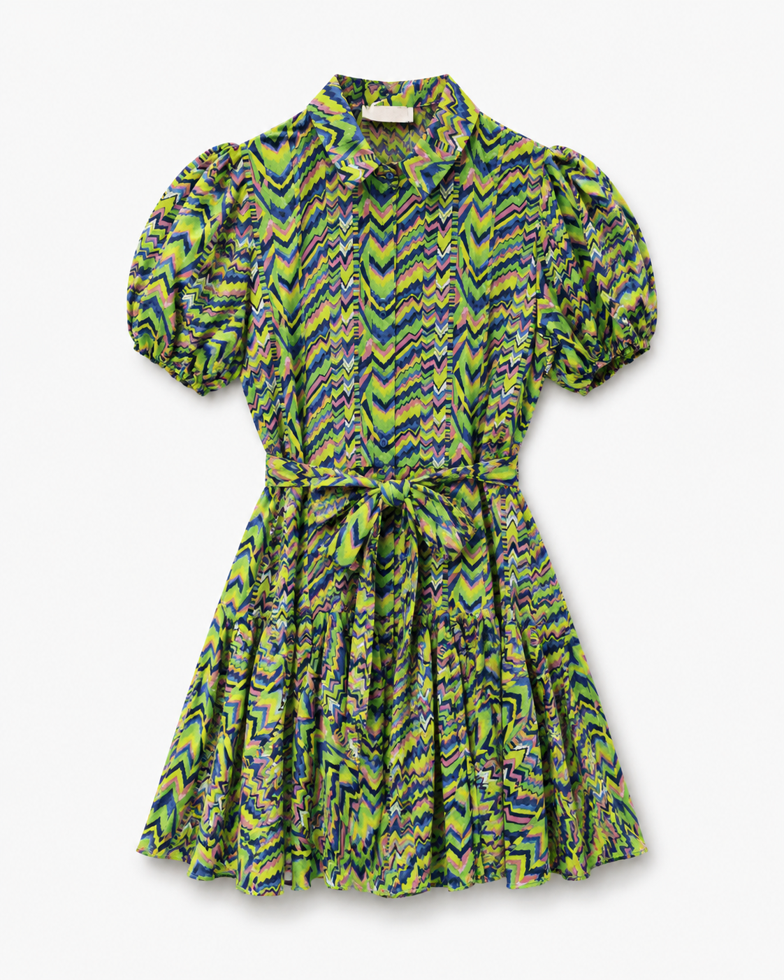 Vestido curto estampado chevron verde com gola clássica, botões azuis e saia rodada
