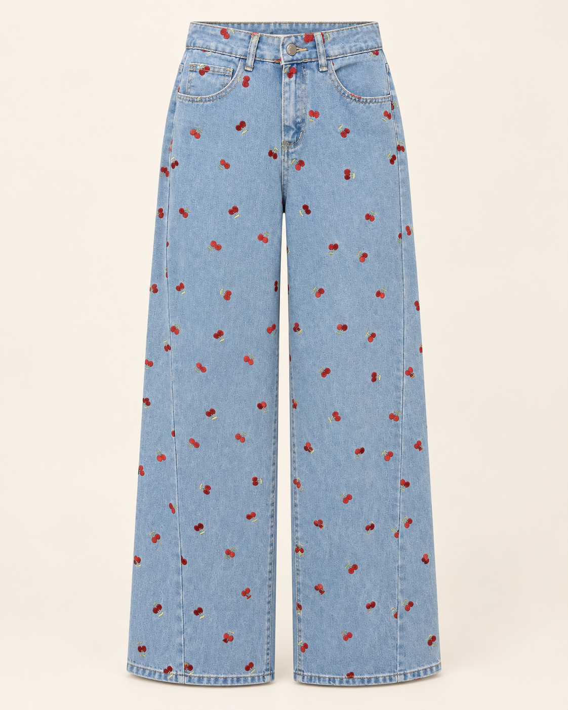 Jeans azul-claro com cerejas bordadas, vista de frente sem modelo