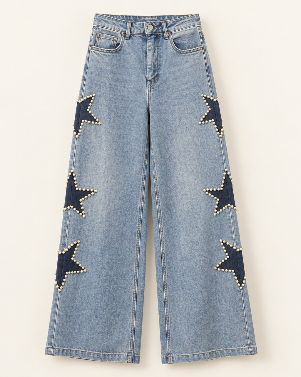 Calças wide leg extra long em ganga azul-clara com estrelas em ganga escura e pérolas, peça sozinha de frente