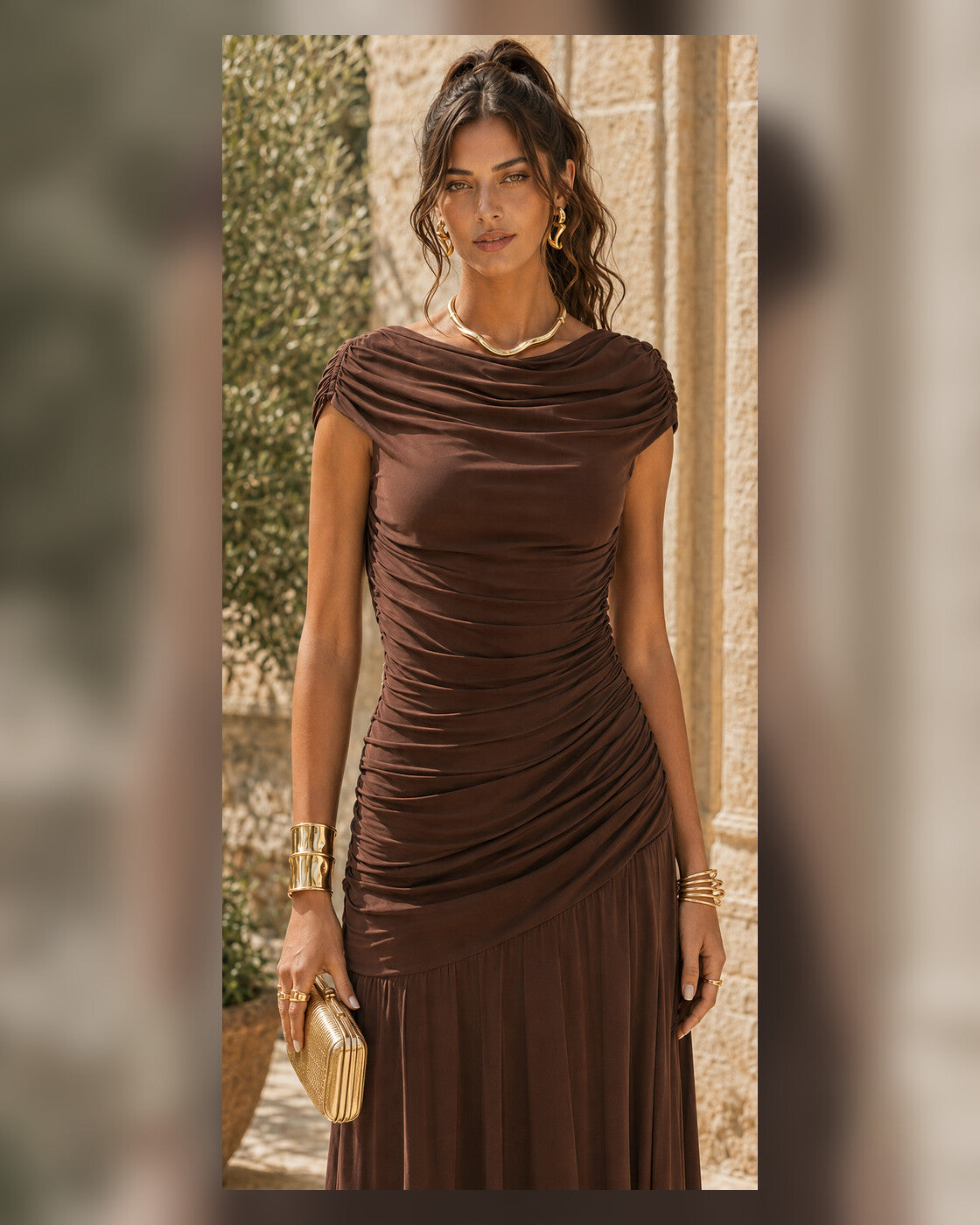 Vestido Longo Chocolate com Franzido e Decote Drapeado — editorial 4:5 — JUST ONE MORE